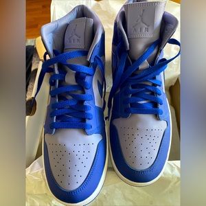 WMNS Air Jordan 1 Mid